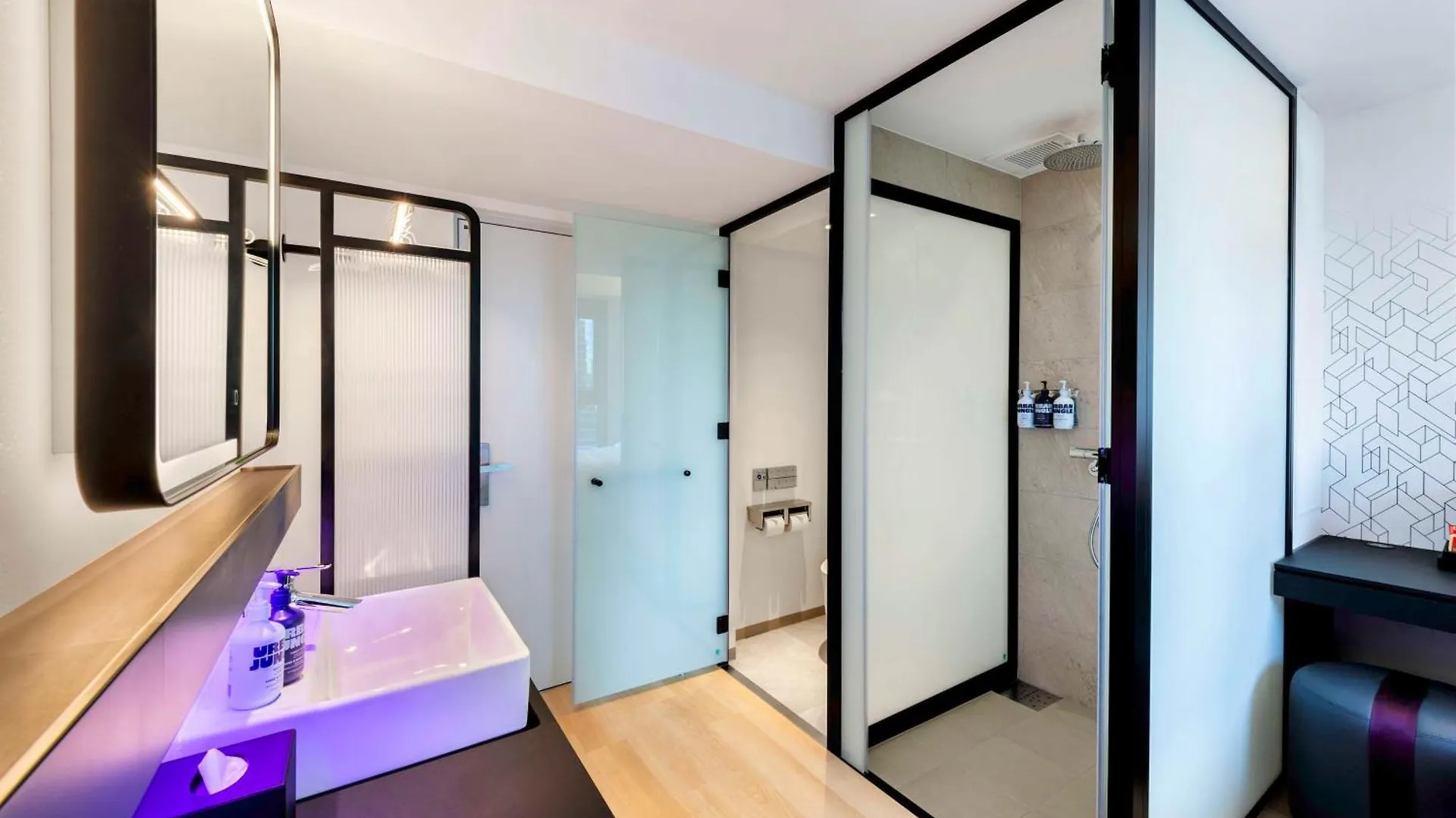 Yotel Tokyo Ginza 4*,